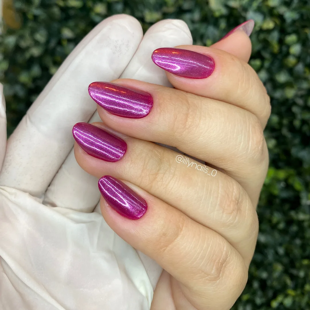 Trabalho de unhas em gel rosa metálico por Illy Nails